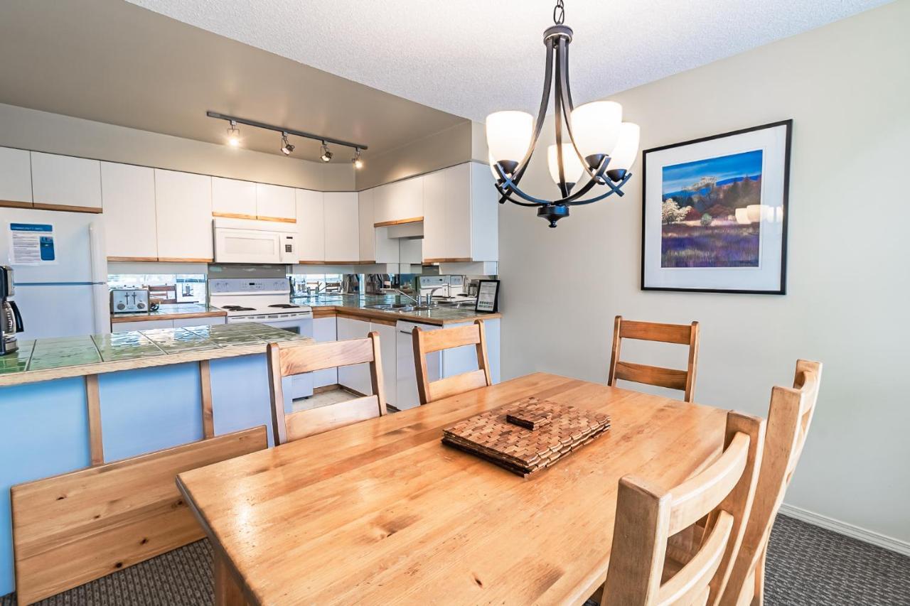 Snowbird Townhouses By Elevate Vacations Whistler Exterior photo