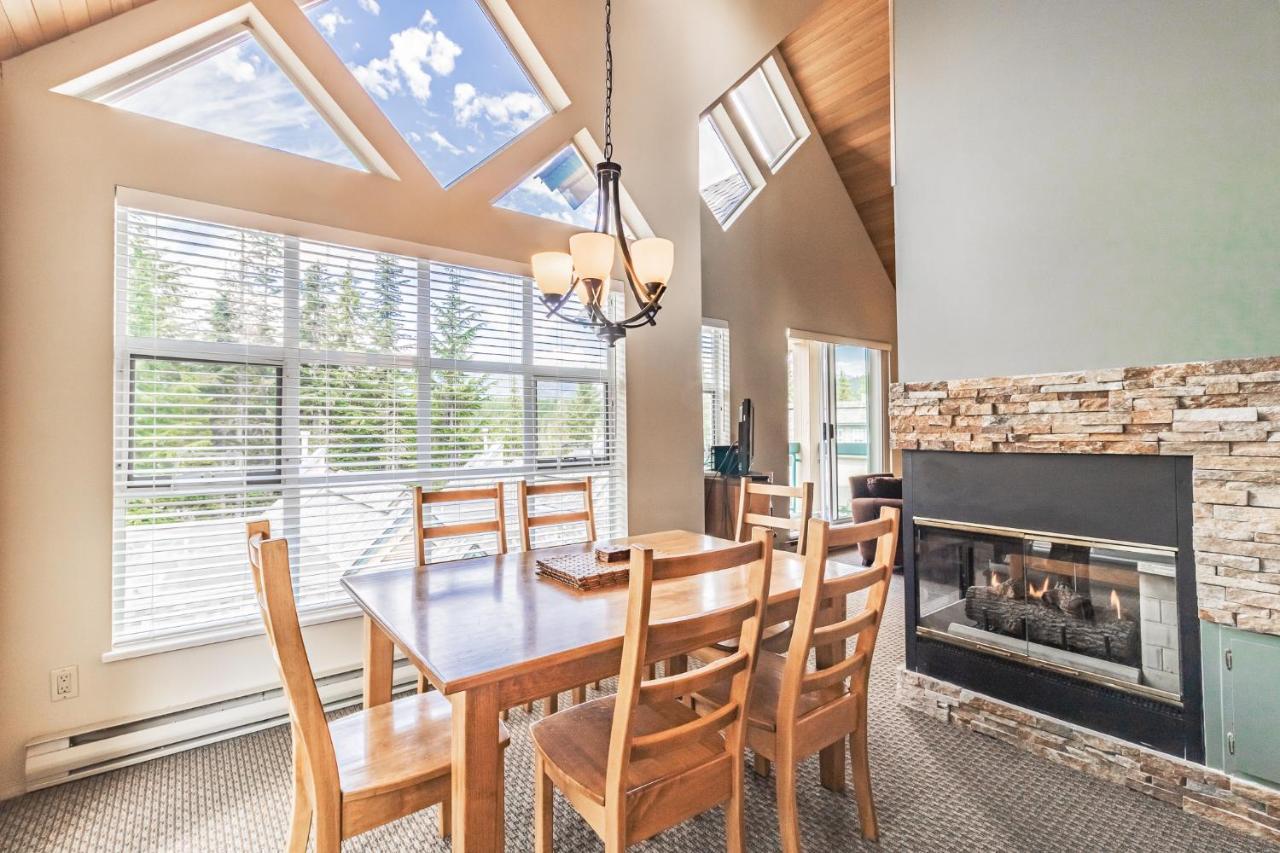 Snowbird Townhouses By Elevate Vacations Whistler Exterior photo